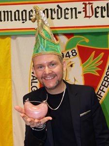 25-26-Tobias Mann-225×300